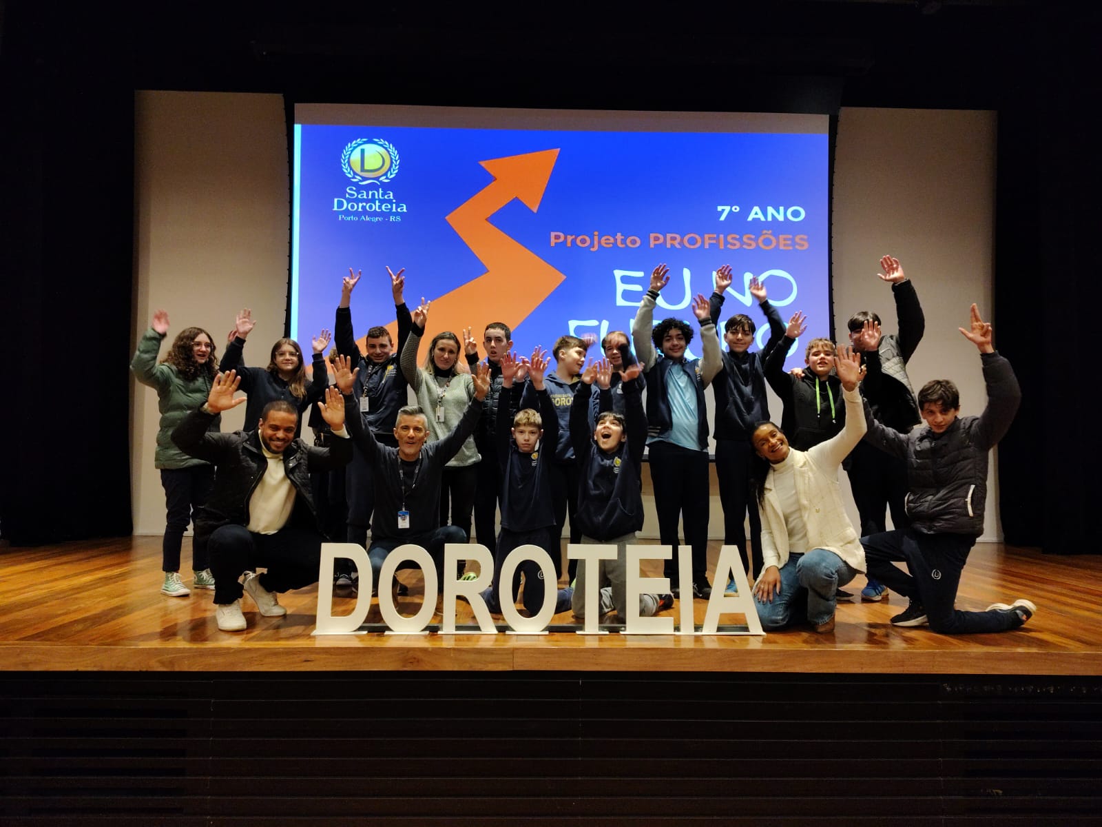 Diego Angelos com jovens 6